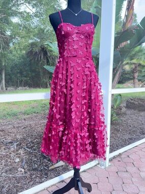 JJ HOUSE ~ Burgundy Spaghetti Strap Dress w/Tulle and Butterfly Appliqué size L